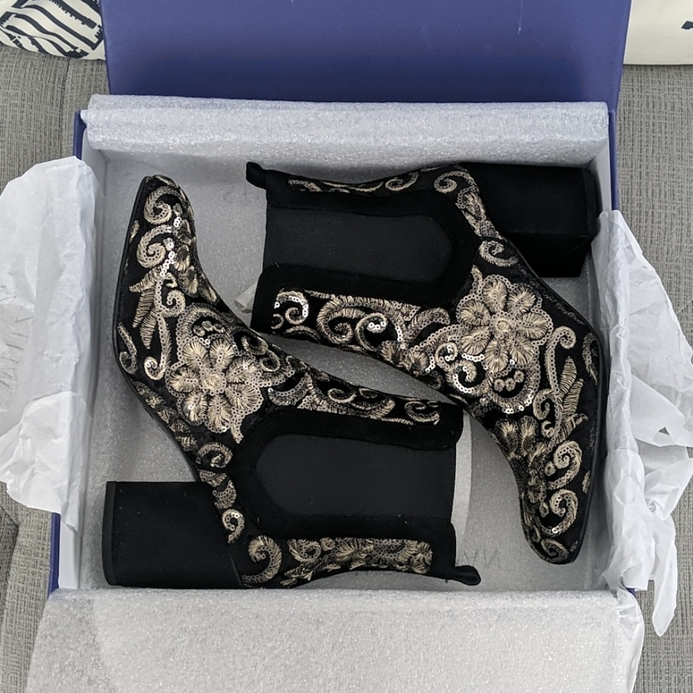 NEW Stuart Weitzman Mediate Metallic Booties